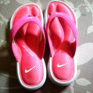 Nike flip flop size 6